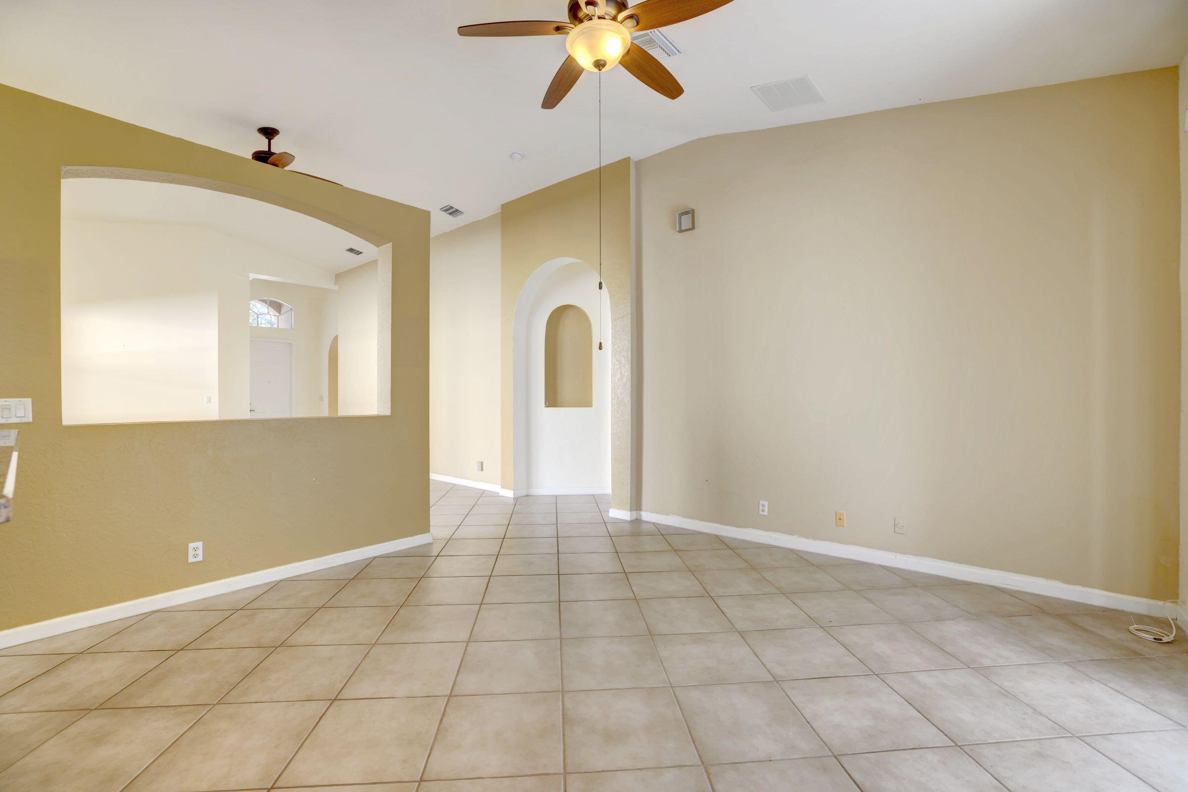 5717 Spanish River Road Fort Pierce, FL 34951 - Photo 14 of 52 Living area
