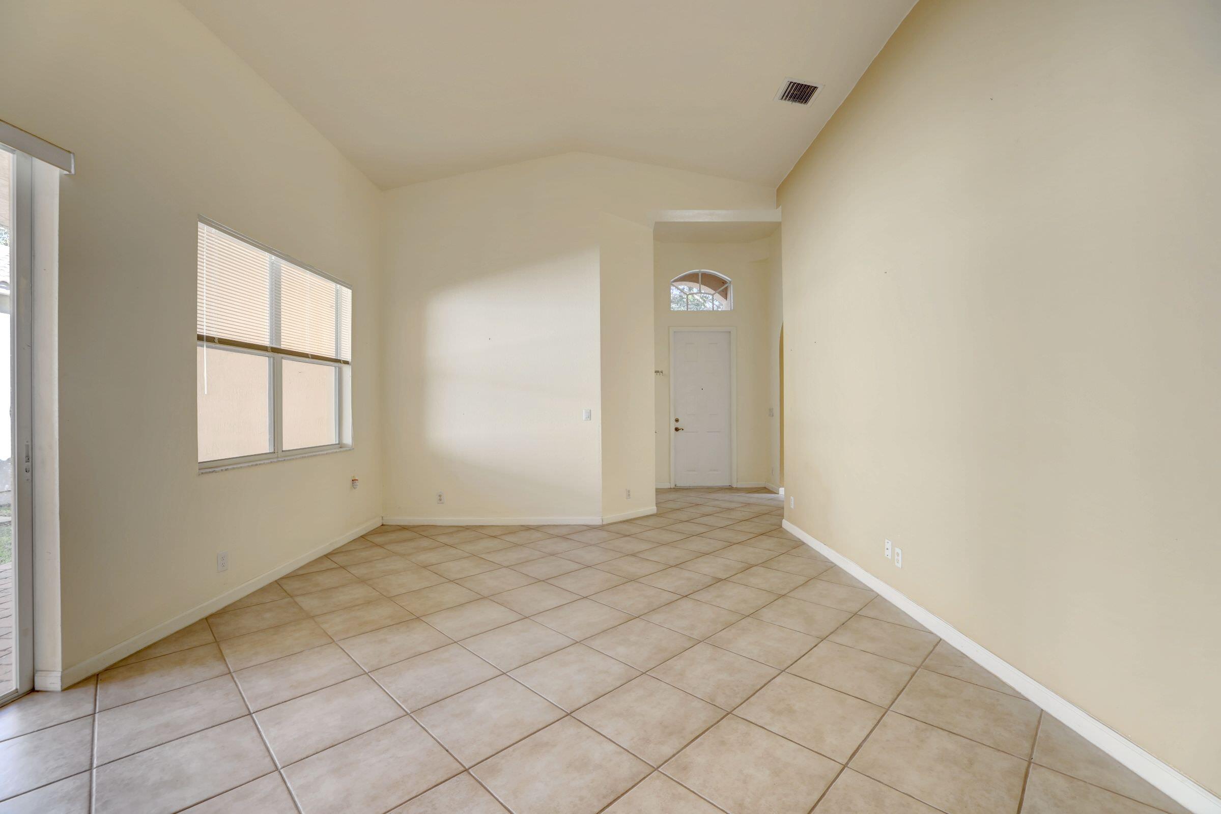 5717 Spanish River Road Fort Pierce, FL 34951 - Photo 15 of 52 Living area
