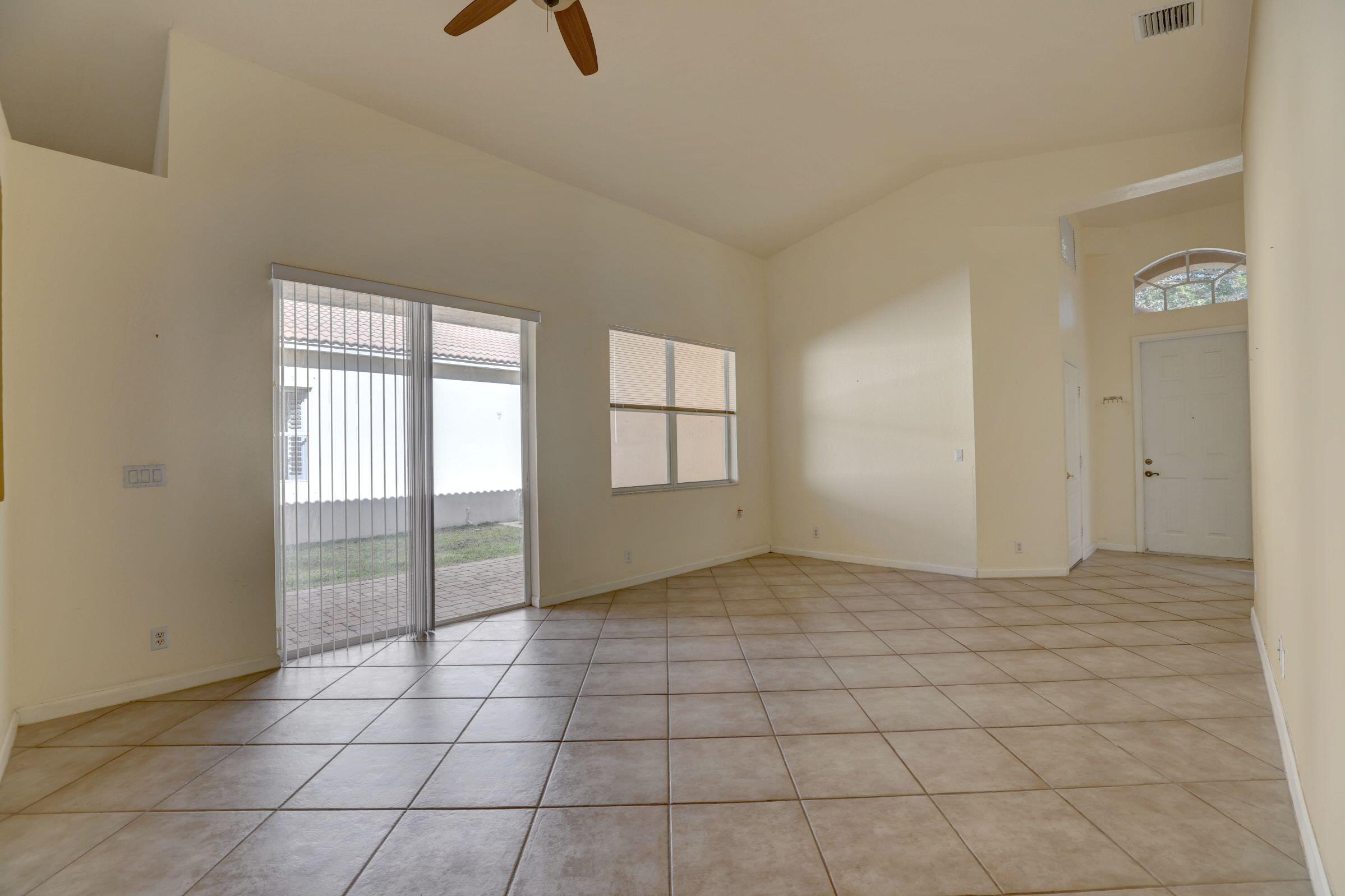 5717 Spanish River Road Fort Pierce, FL 34951 - Photo 16 of 52 Living area