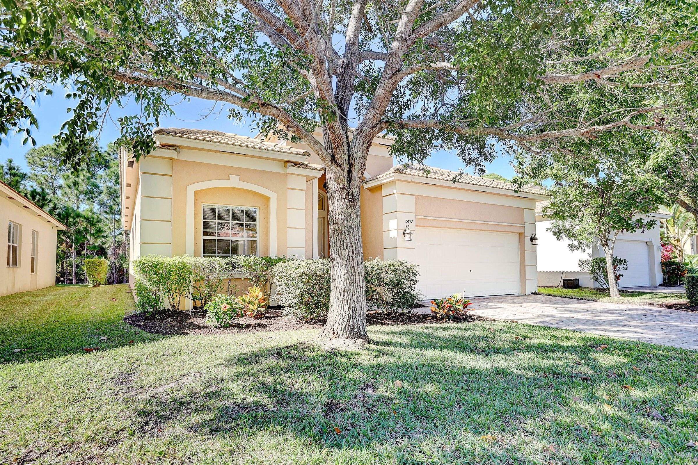 5717 Spanish River Road Fort Pierce, FL 34951 - Photo 2 of 52 Front exterior