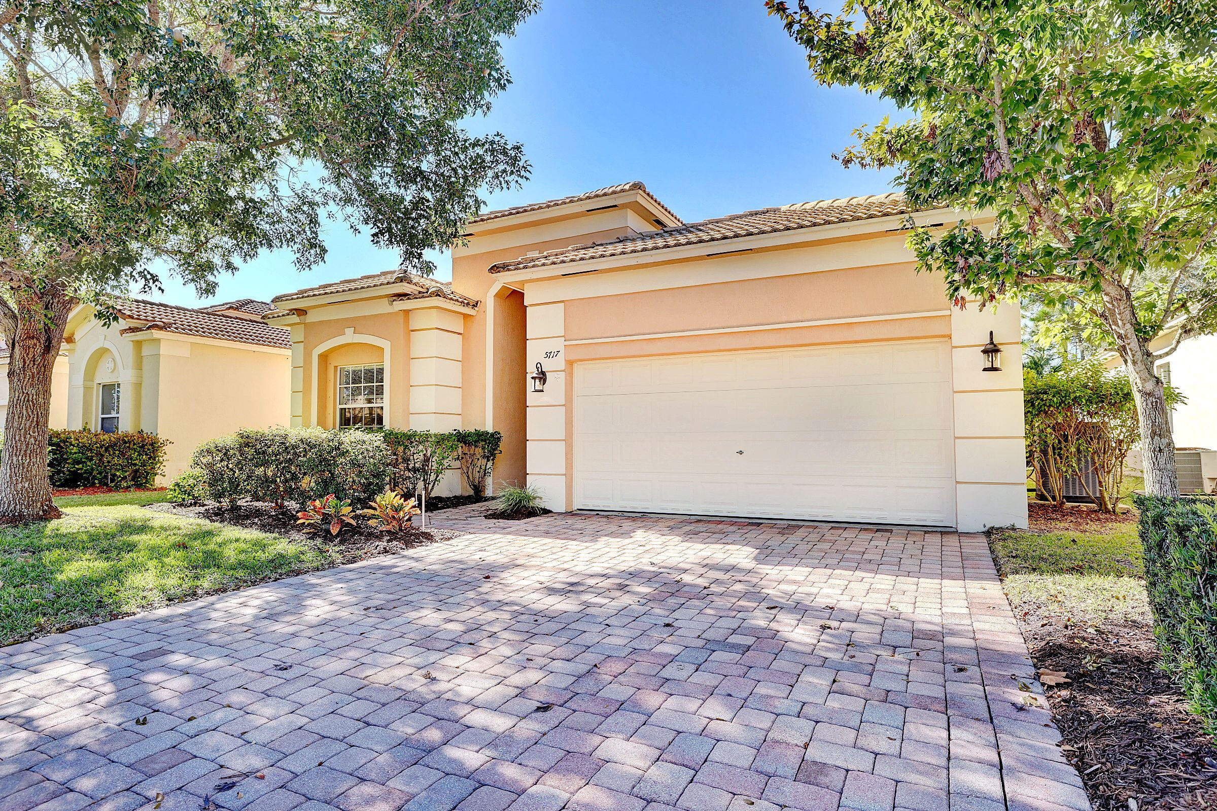 5717 Spanish River Road Fort Pierce, FL 34951 - Photo 3 of 52 Front exterior