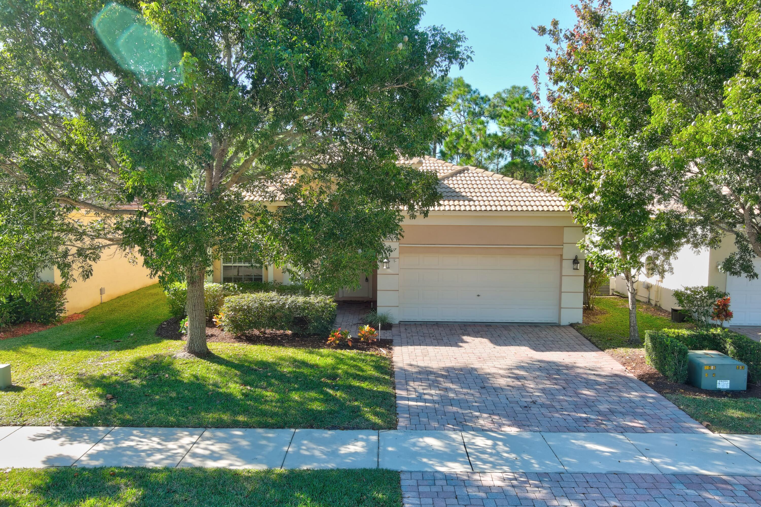 5717 Spanish River Road Fort Pierce, FL 34951 - Photo 4 of 52 Front exterior