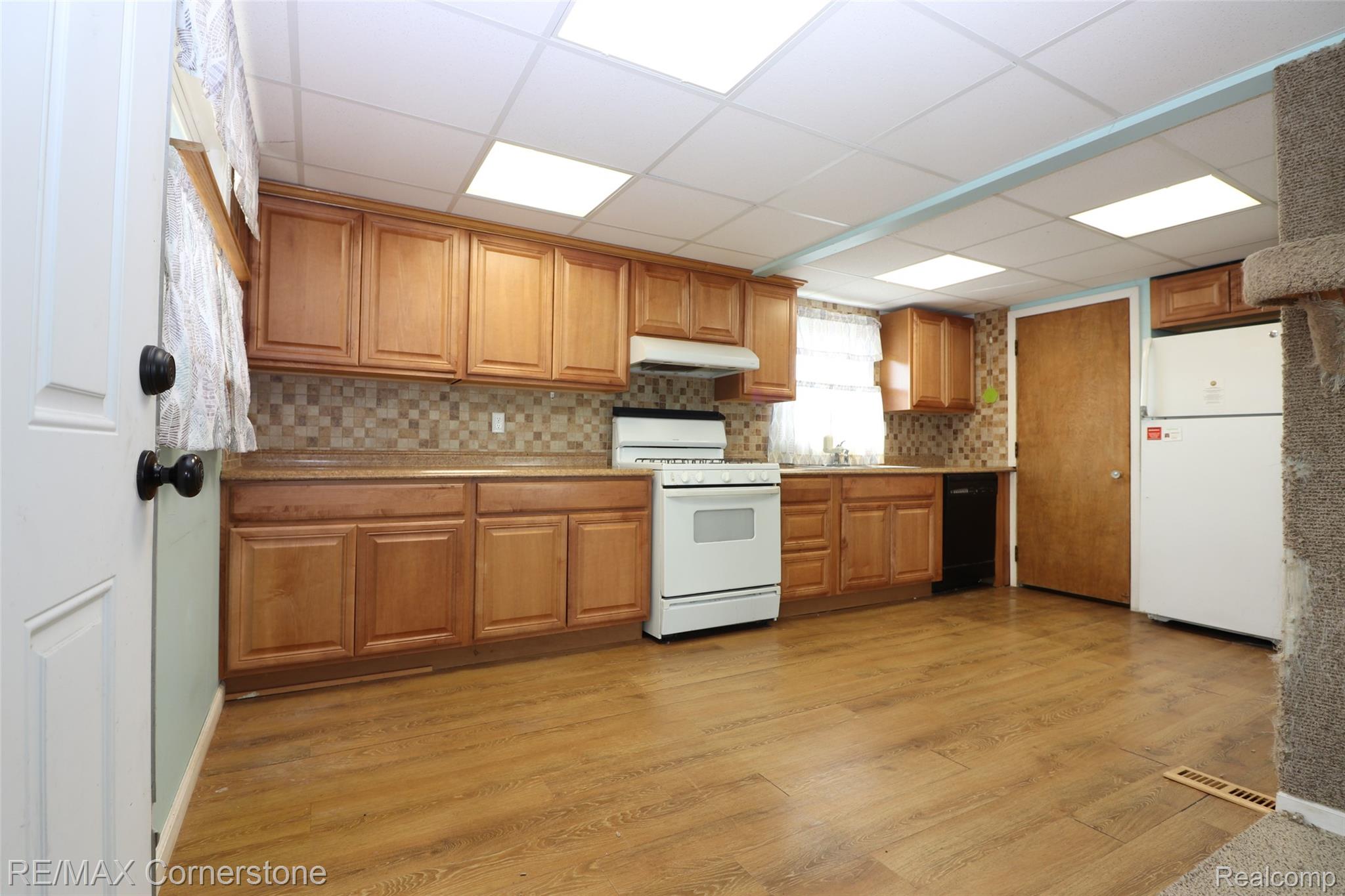 4532 Howe Road Wayne, MI 48184 - Photo 5 of 24