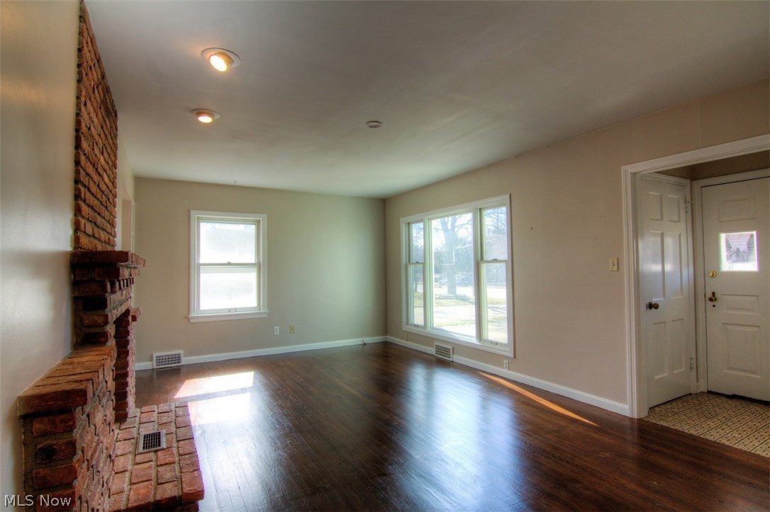 1619 Richmond Road Cleveland, OH 44124 - Photo 4 of 21
