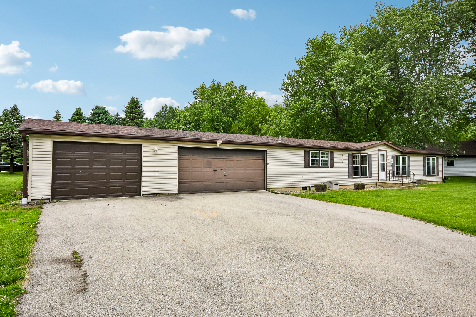 197 East Cermak Road Braidwood, IL 60408 - Photo 4 of 34