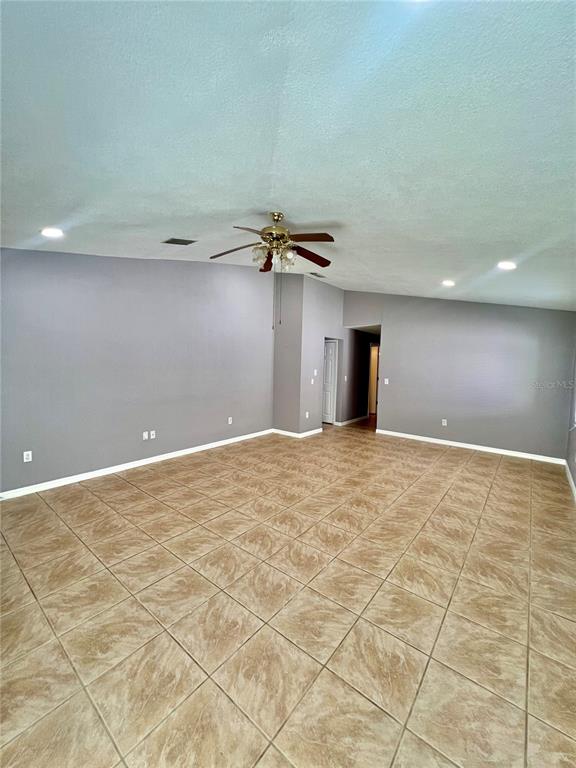 409 Abigail Road Plant City, FL 33563 - Photo 4 of 30 Gallery Image 4