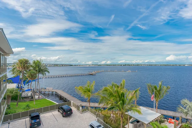 $3,500 | 41 Southwest Seminole Street, Unit 204, Stuart, FL 34994