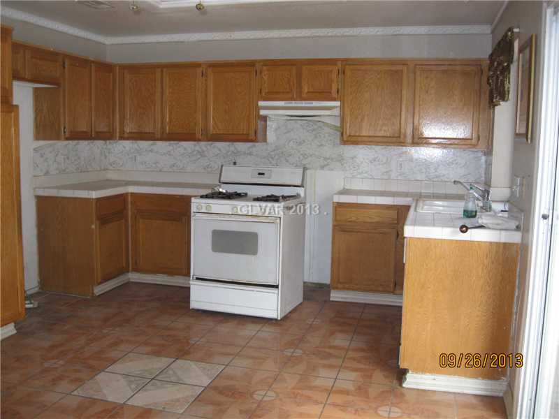 6051 Peach Orchard Road Las Vegas, NV 89142 - Photo 3 of 24 Kitchen.