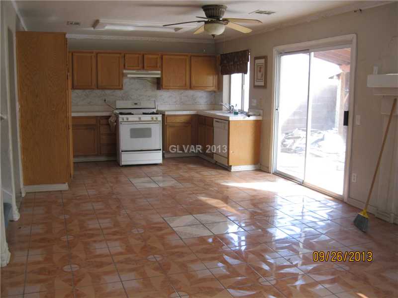 6051 Peach Orchard Road Las Vegas, NV 89142 - Photo 4 of 24 Kitchen.