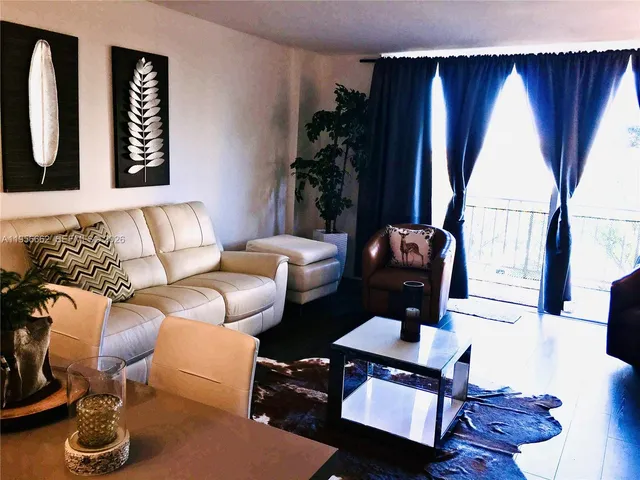 $2,800 | 11111 Biscayne Boulevard, Unit 4D, Miami, FL 33181