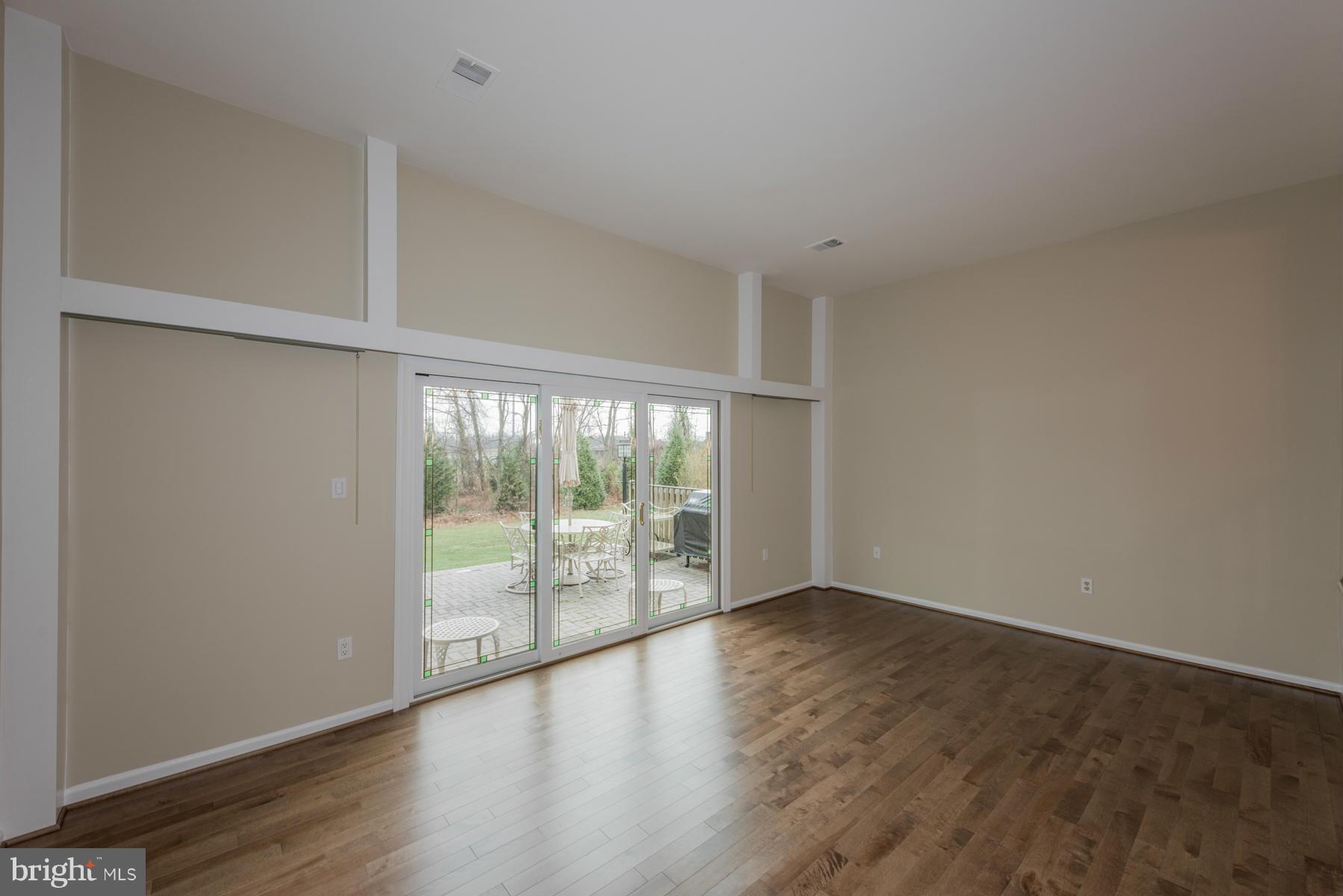 5815 Humblebee Road Columbia, MD 21045 - Photo 3 of 26 Living Room