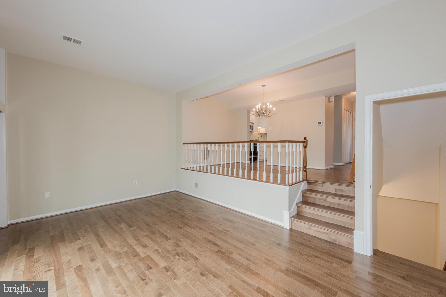 5815 Humblebee Road Columbia, MD 21045 - Photo 6 of 26 Living Room