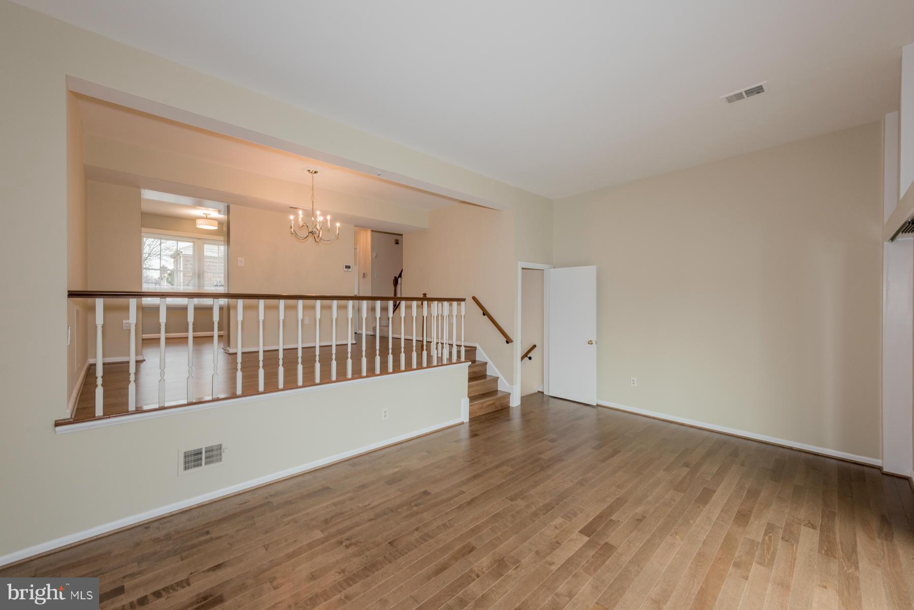 5815 Humblebee Road Columbia, MD 21045 - Photo 7 of 26 Living Room