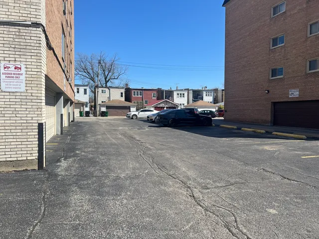 $114,000 | 1227 South Harlem Avenue, Unit 512, Berwyn, IL 60402