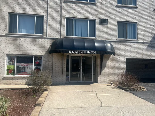 $114,000 | 1227 South Harlem Avenue, Unit 512, Berwyn, IL 60402