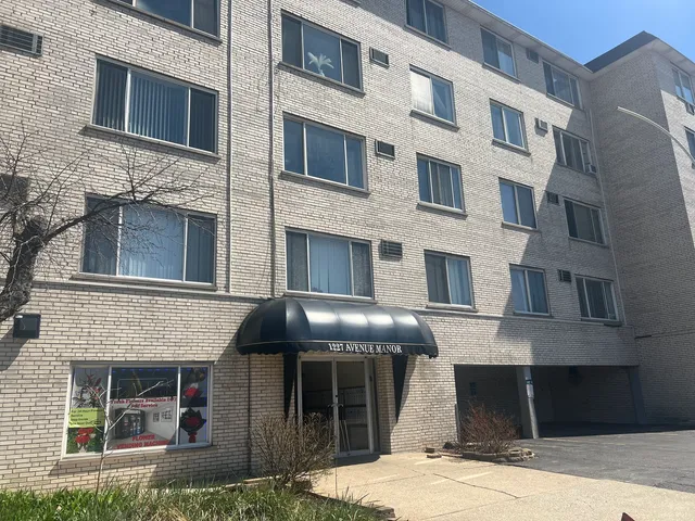 $114,000 | 1227 South Harlem Avenue, Unit 512, Berwyn, IL 60402