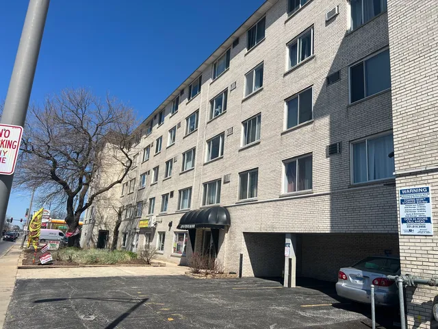 $114,000 | 1227 South Harlem Avenue, Unit 512, Berwyn, IL 60402