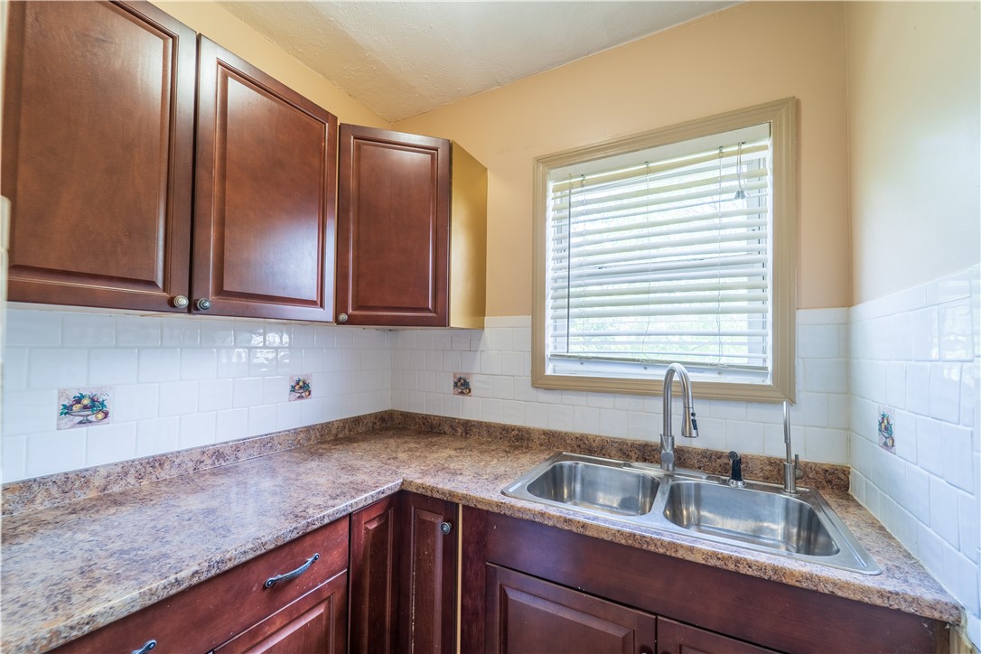 18 Dunnell Avenue Pawtucket, RI 02860 - Photo 14 of 37