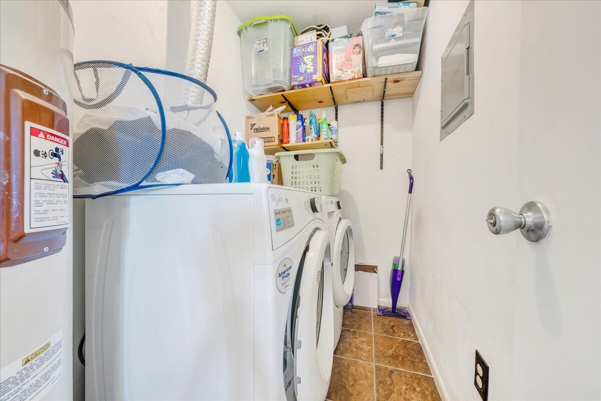 3607 Timberline Trail Roanoke, VA 24018 - Photo 14 of 24 a view of walk in closet
