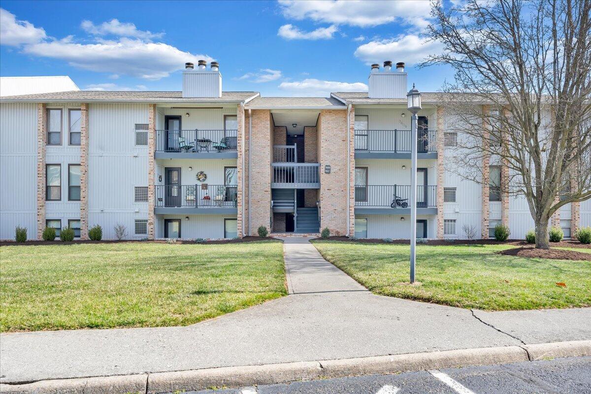 3607 Timberline Trail Roanoke, VA 24018 - Photo 20 of 24 a view of a white building with a yard