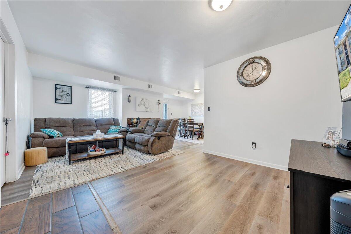 3607 Timberline Trail Roanoke, VA 24018 - Photo 2 of 24 a living room with furniture and a large window