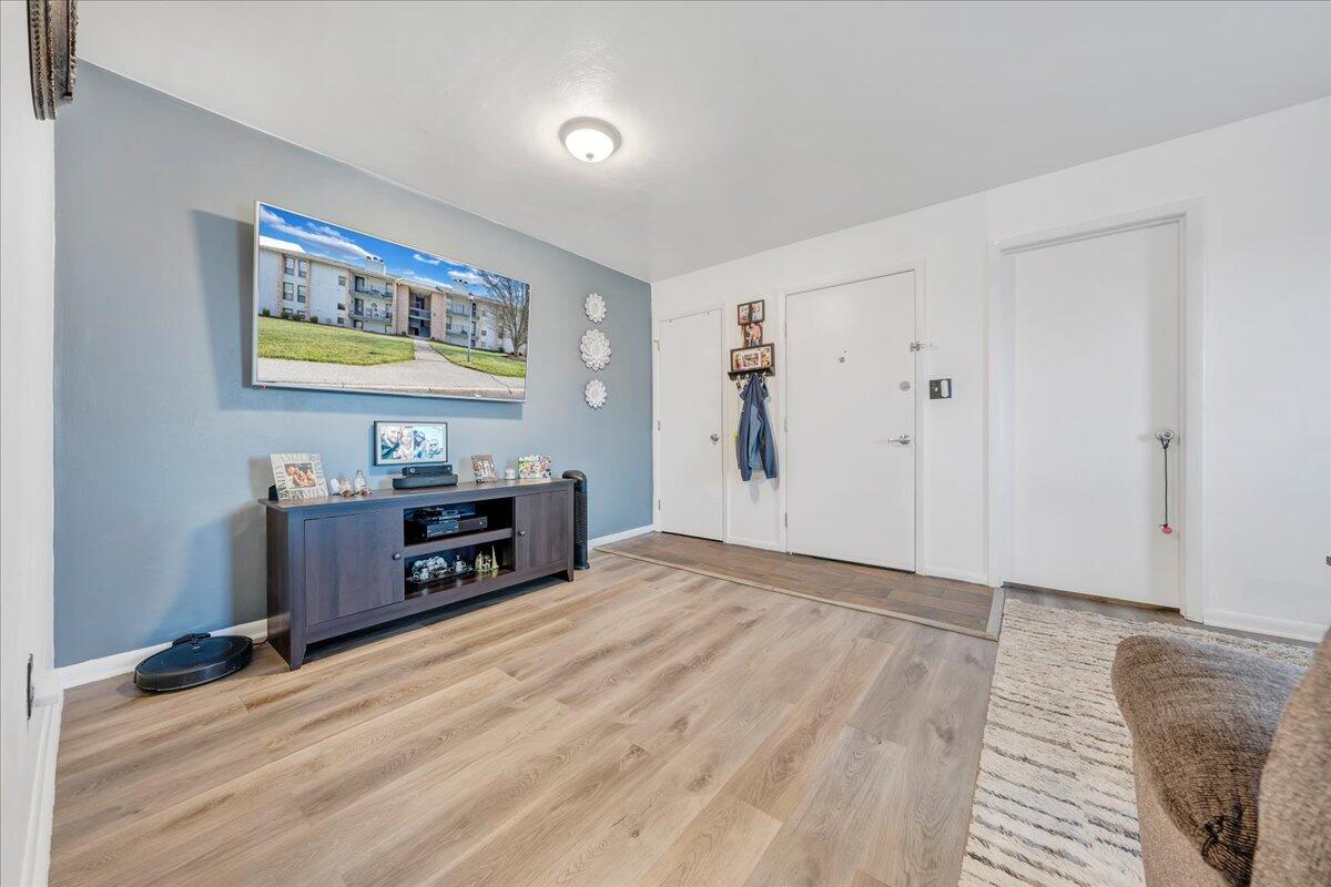 3607 Timberline Trail Roanoke, VA 24018 - Photo 3 of 24 a view of a workspace with furniture and cabinet