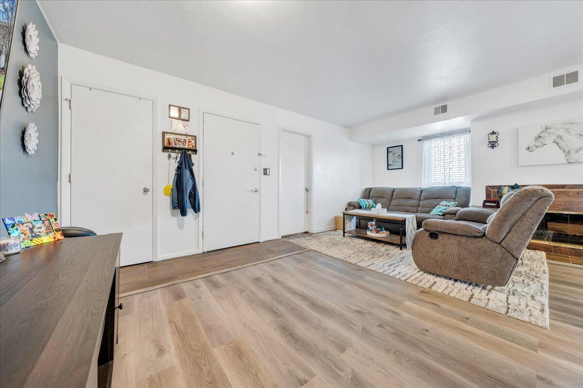 3607 Timberline Trail Roanoke, VA 24018 - Photo 4 of 24 a living room with furniture and wooden floor