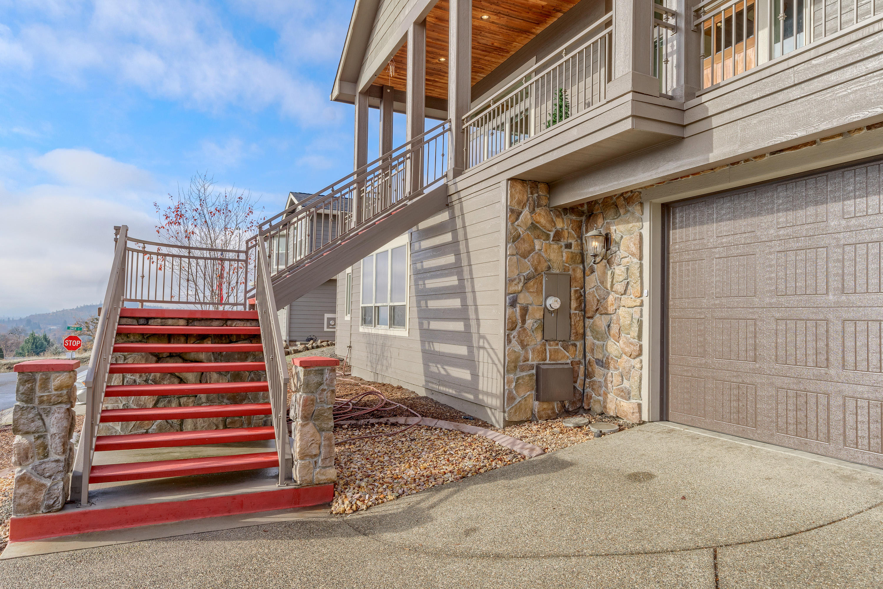 1013 Azure Way Eagle Point, OR 97524 - Photo 2 of 28 Stair way to front door
