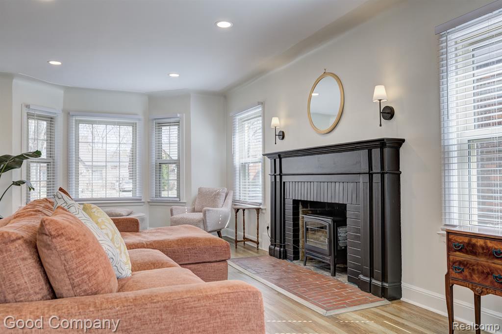 233 Riverside Drive Detroit, MI 48215 - Photo 12 of 59 Gallery Image 12