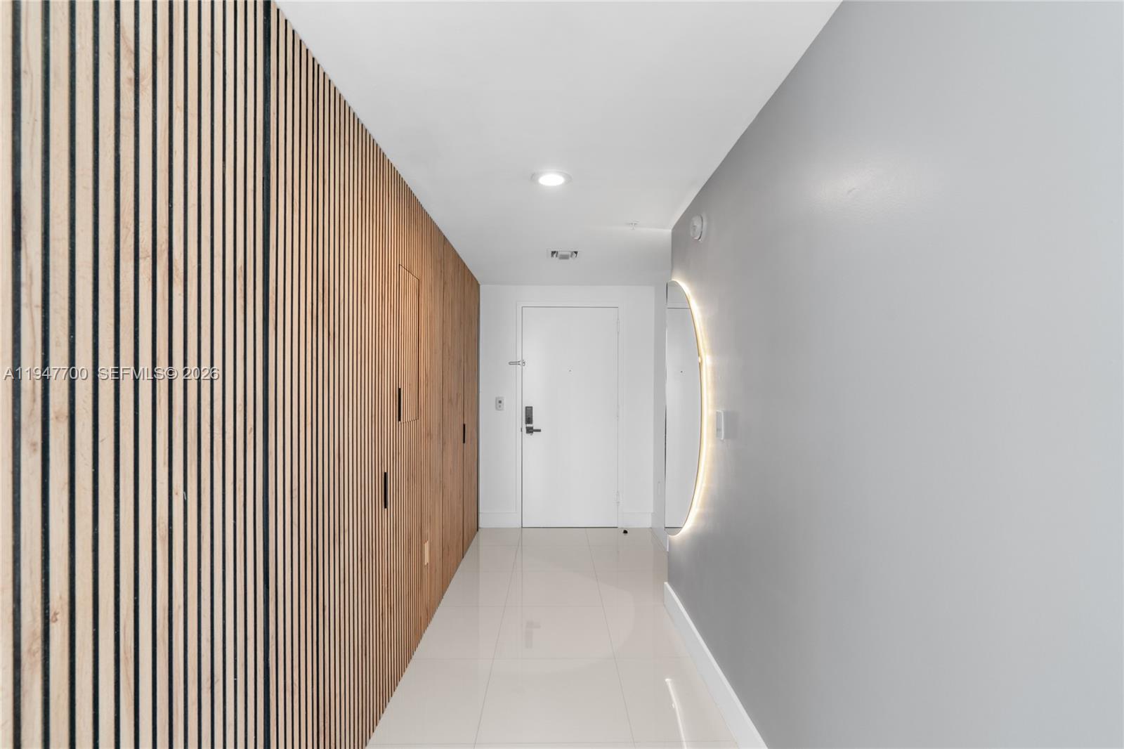 90 Southwest 3rd Street, Unit 2204 Miami, FL 33130 - Photo 15 of 51 a view of a hallway with entryway