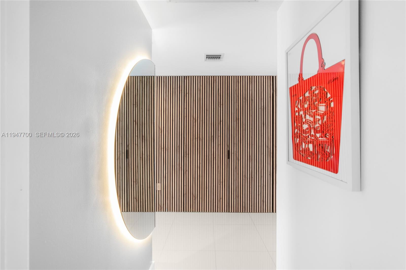 90 Southwest 3rd Street, Unit 2204 Miami, FL 33130 - Photo 16 of 51 a view of a hallway with entryway