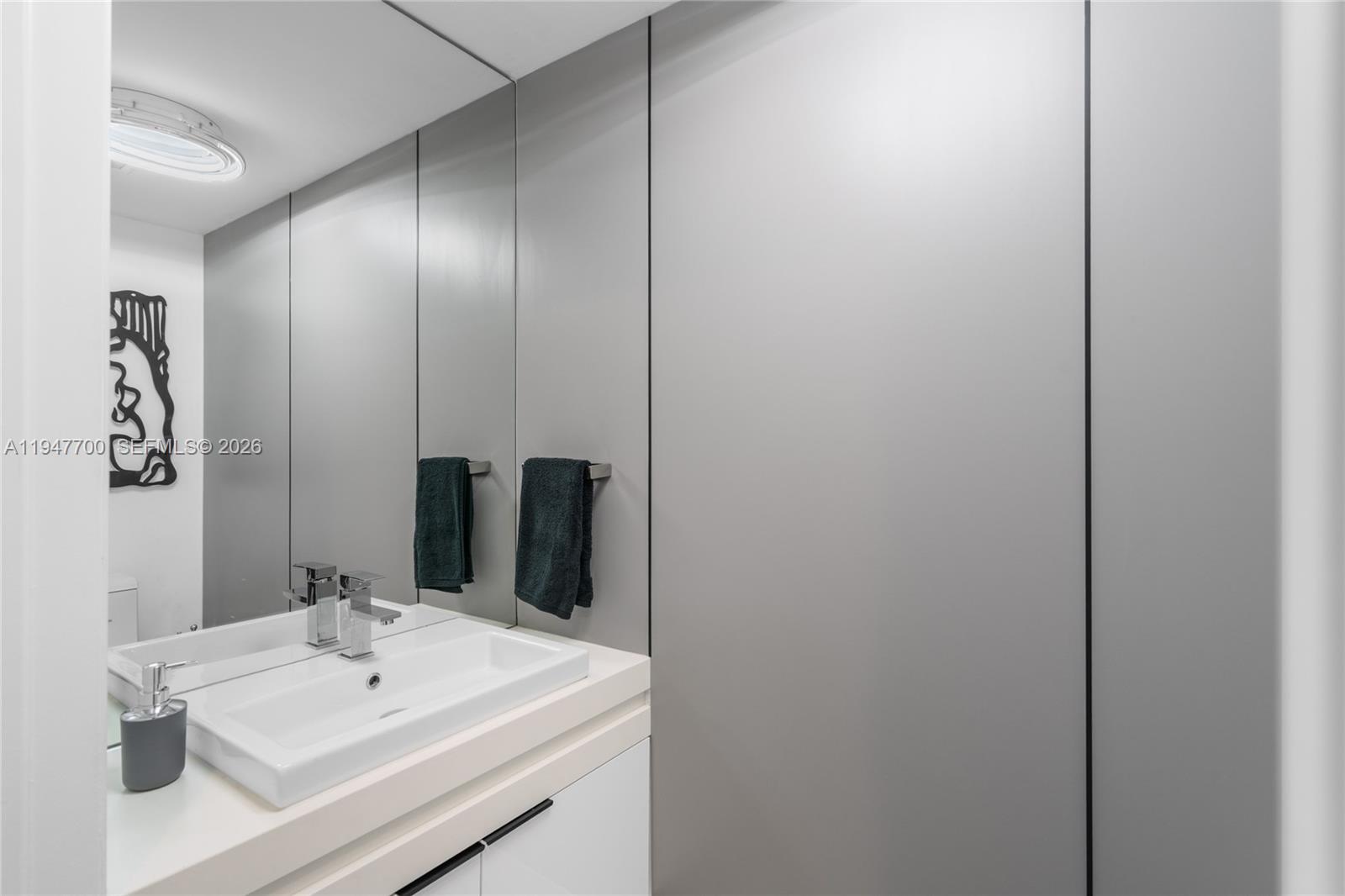 90 Southwest 3rd Street, Unit 2204 Miami, FL 33130 - Photo 33 of 51 a bathroom with a sink and a mirror