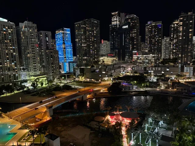 $6,800 | 90 Southwest 3rd Street, Unit 2204, Miami, FL 33130