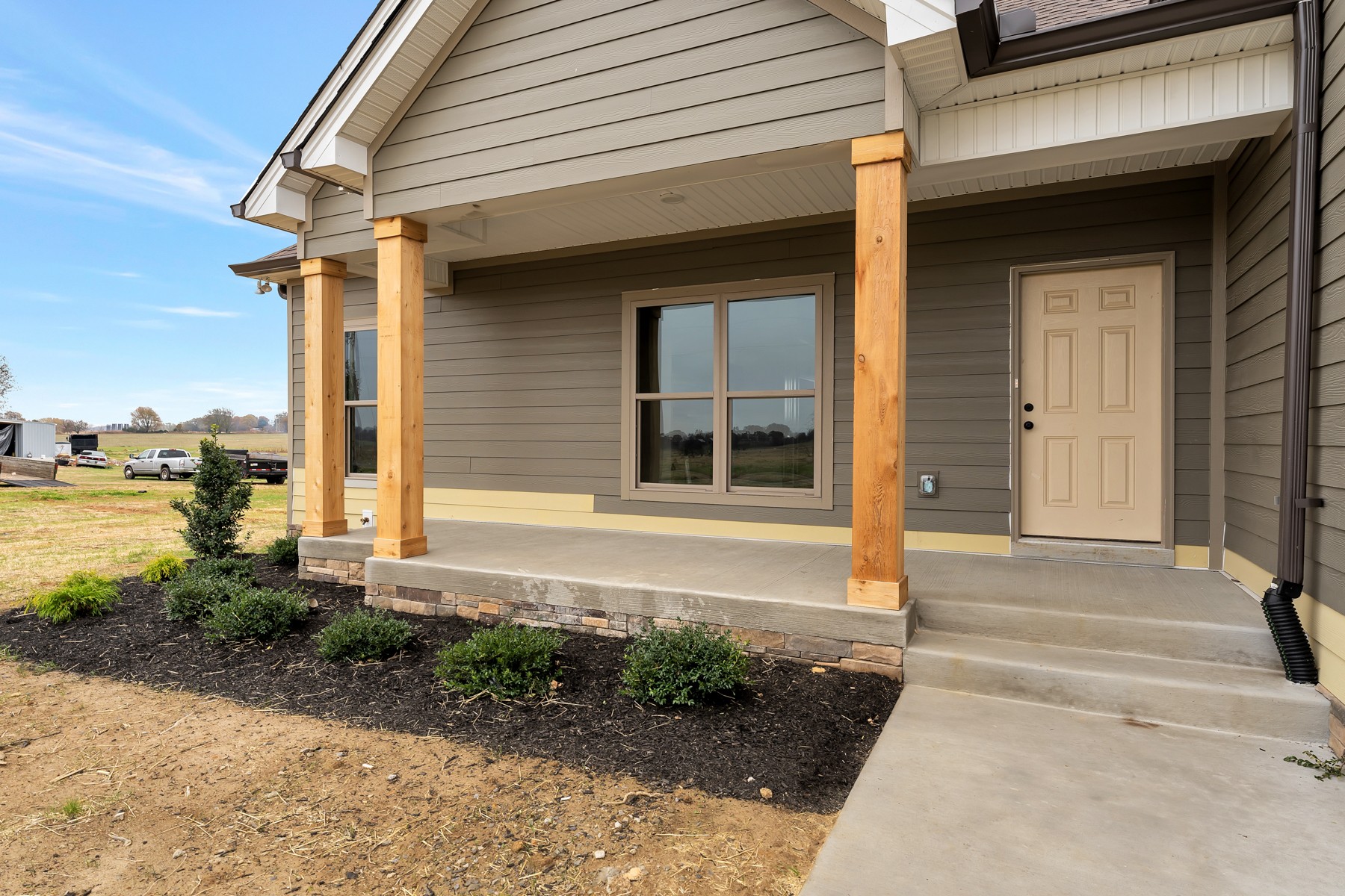4901 Barren Plains Road Springfield, TN 37172 - Photo 2 of 15 a front view of a house with garden