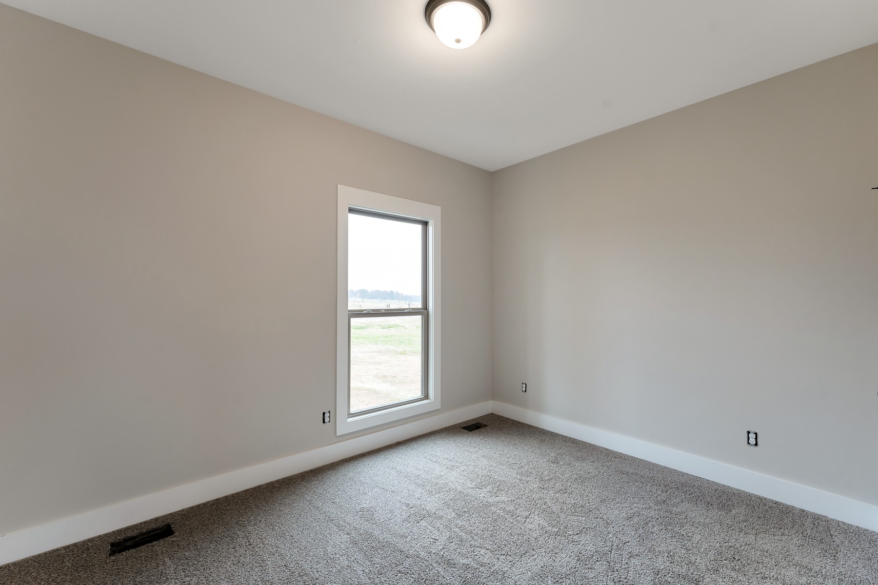4901 Barren Plains Road Springfield, TN 37172 - Photo 6 of 15 an empty room with windows