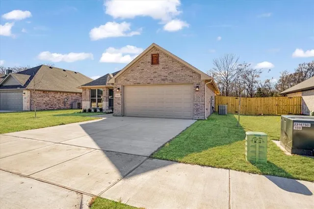 $329,900 | 2032 Wyldewood Way, Sherman, TX 75092