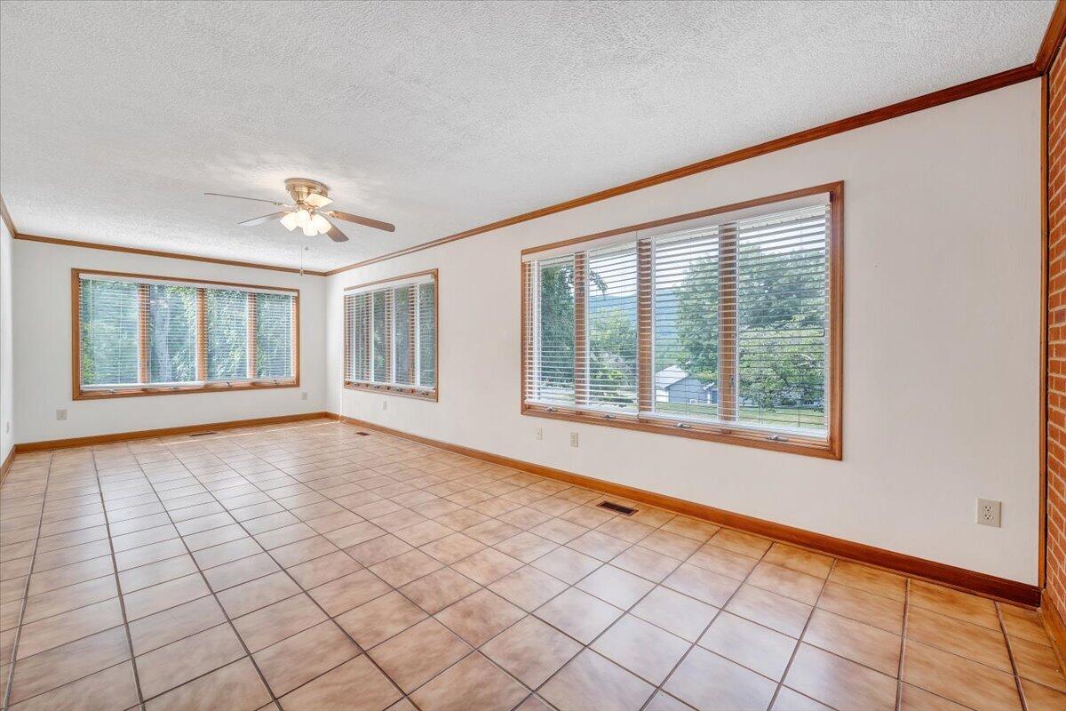 7031 Highfields Farm Trail Roanoke, VA 24018 - Photo 24 of 88 024-MIB07968