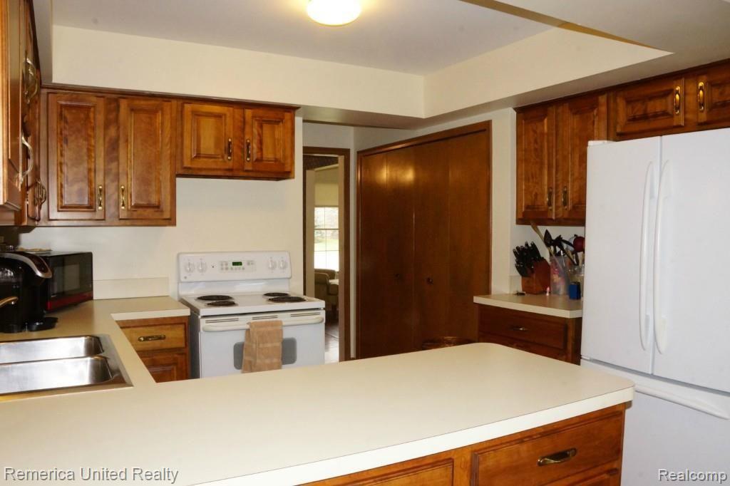 29700 Fox Grove Road Farmington Hills, MI 48334 - Photo 24 of 48
