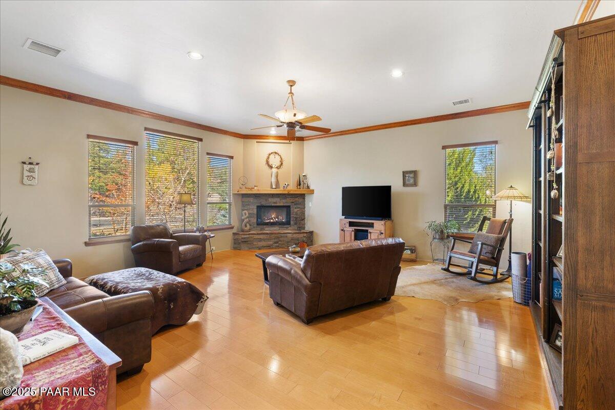 2984 La Questa Prescott, AZ 86305 - Photo 4 of 63 Living Room - 2984 La Questa