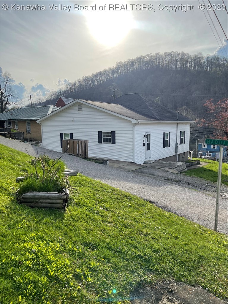 352 State Street Madison, WV 25130 - Photo 2 of 26 Gallery Image 2