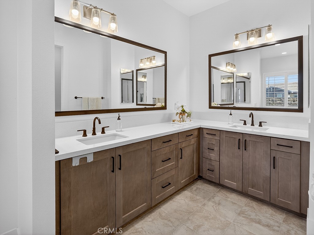 32441 Toyon Road Temecula, CA 92591 - Photo 23 of 47 Master bath