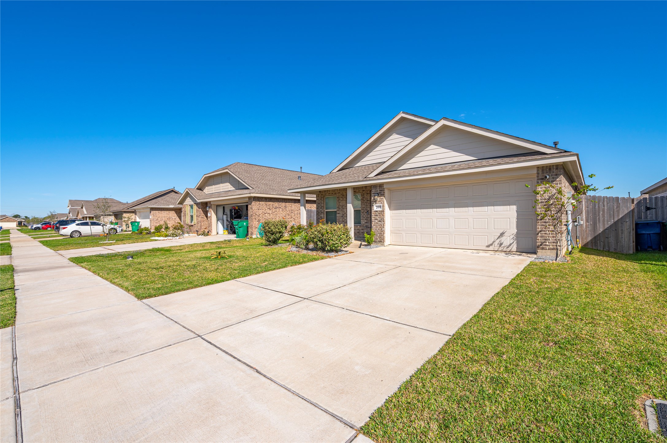 269 Bennett Street Angleton, TX 77515 - Photo 2 of 27