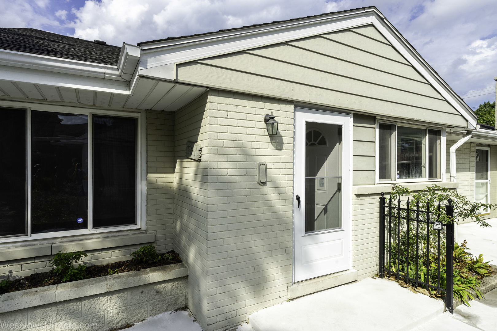7261 East Prairie Road Lincolnwood, IL 60712 - Photo 2 of 38 Gallery Image 2
