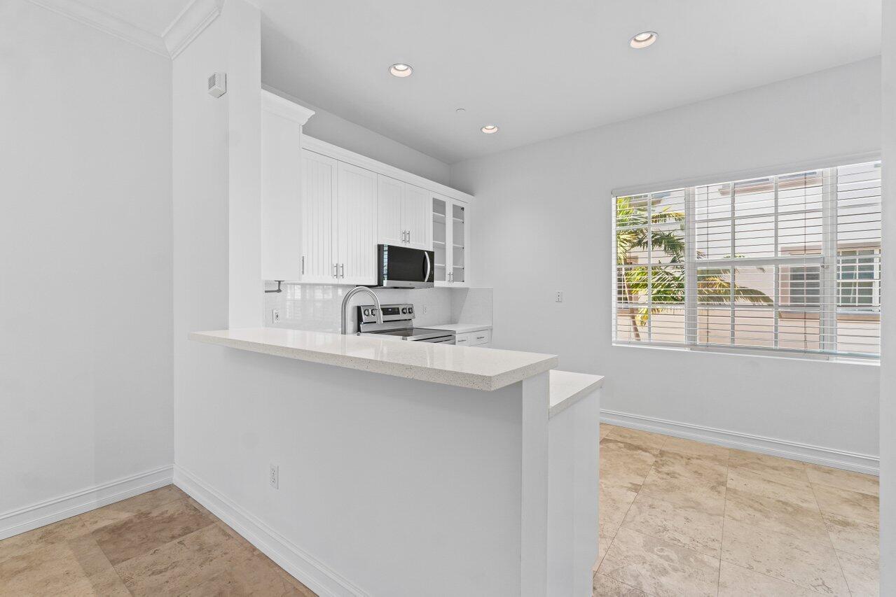 605 Renaissance Way Delray Beach, FL 33483 - Photo 10 of 36 kitchen