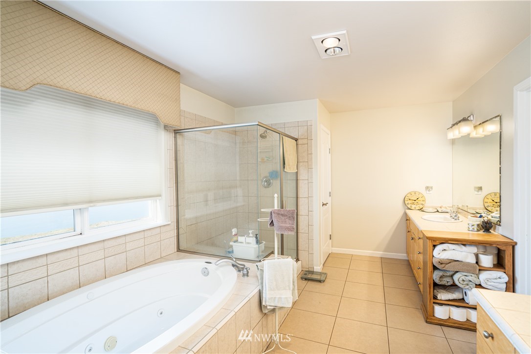 2043 West Beach Road Oak Harbor, WA 98277 - Photo 29 of 36 Gallery Image 29