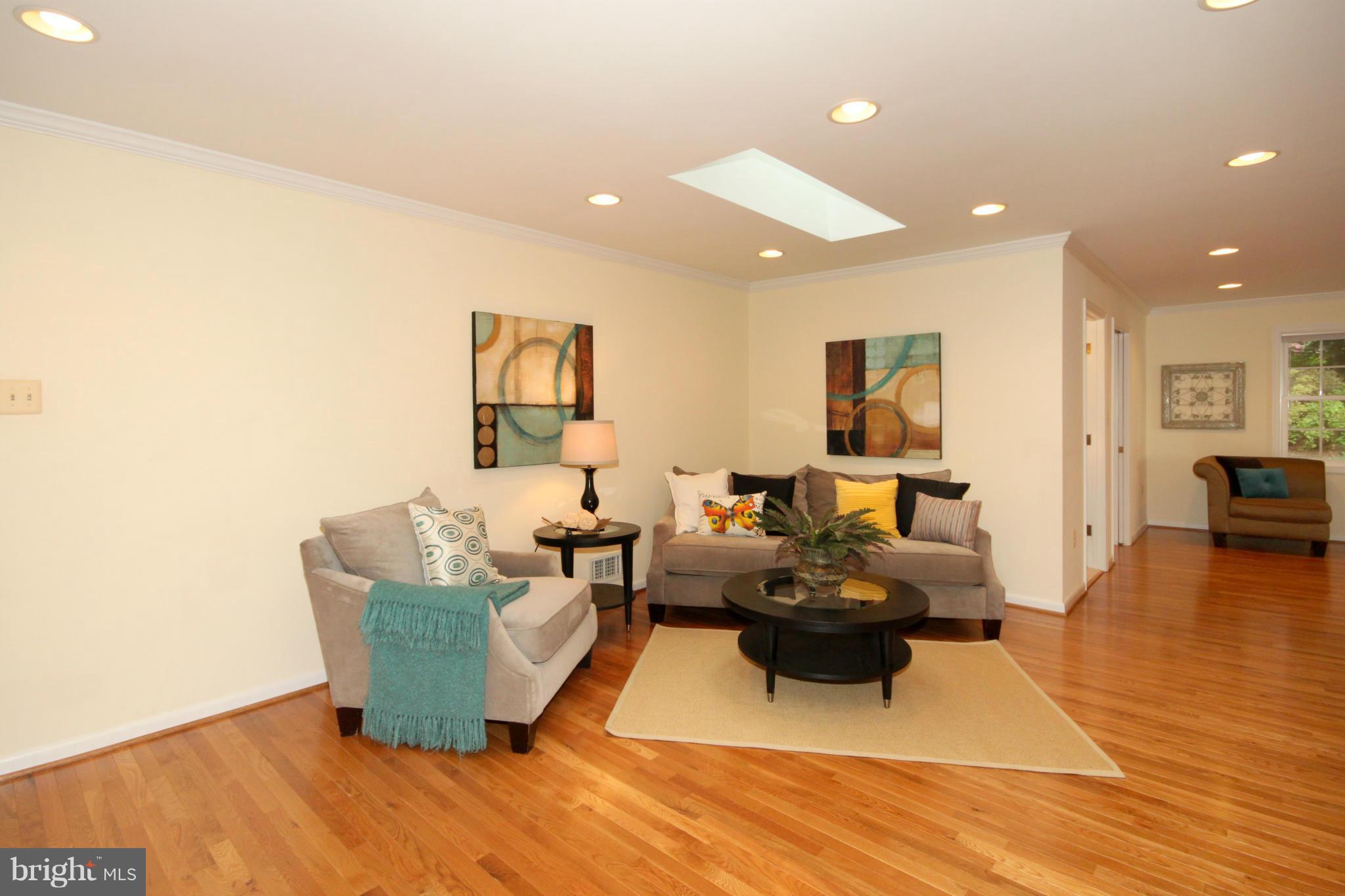 5638 Ravenel Lane Springfield, VA 22151 - Photo 2 of 30 Living Room