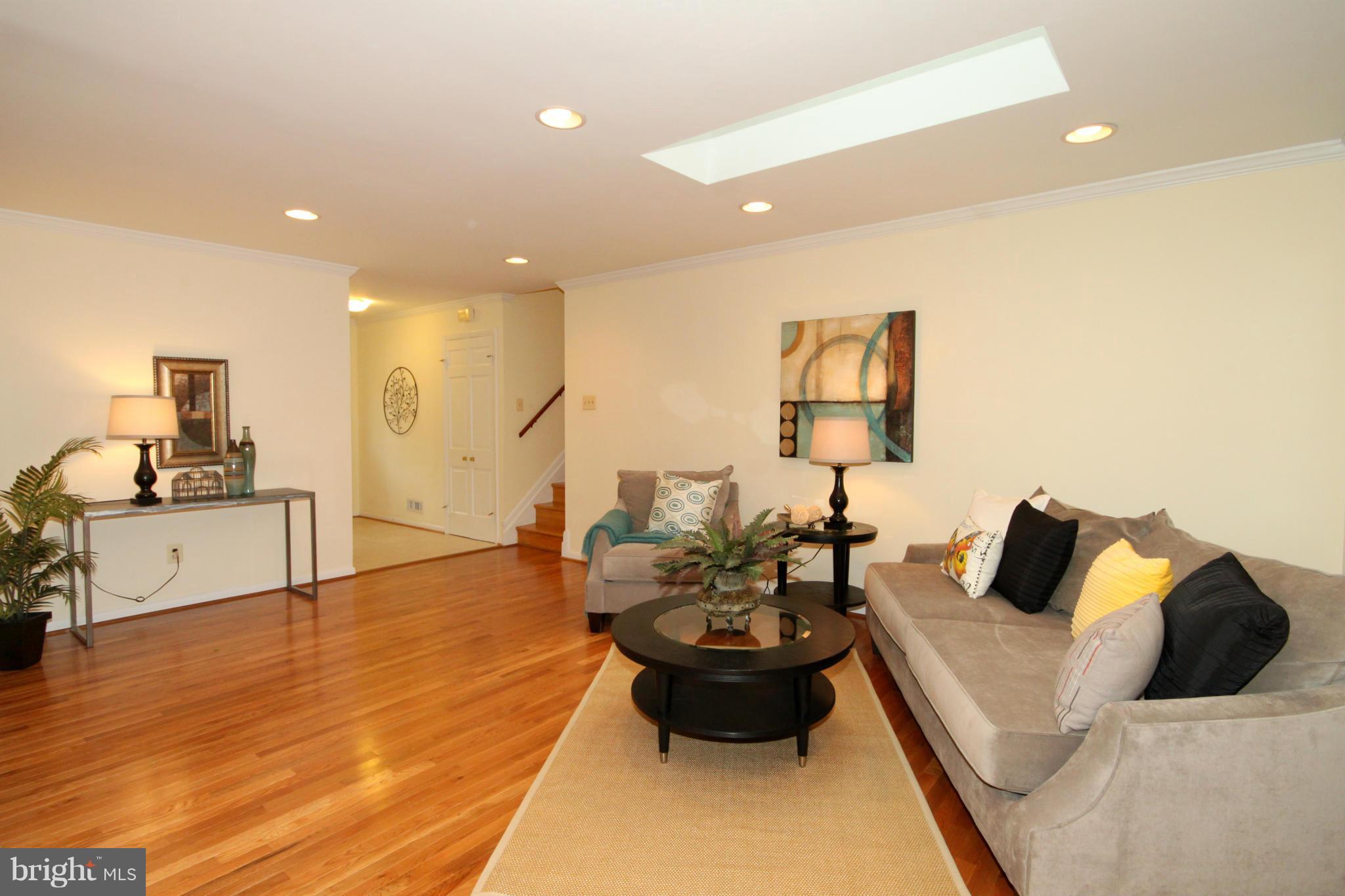 5638 Ravenel Lane Springfield, VA 22151 - Photo 4 of 30 Living Room