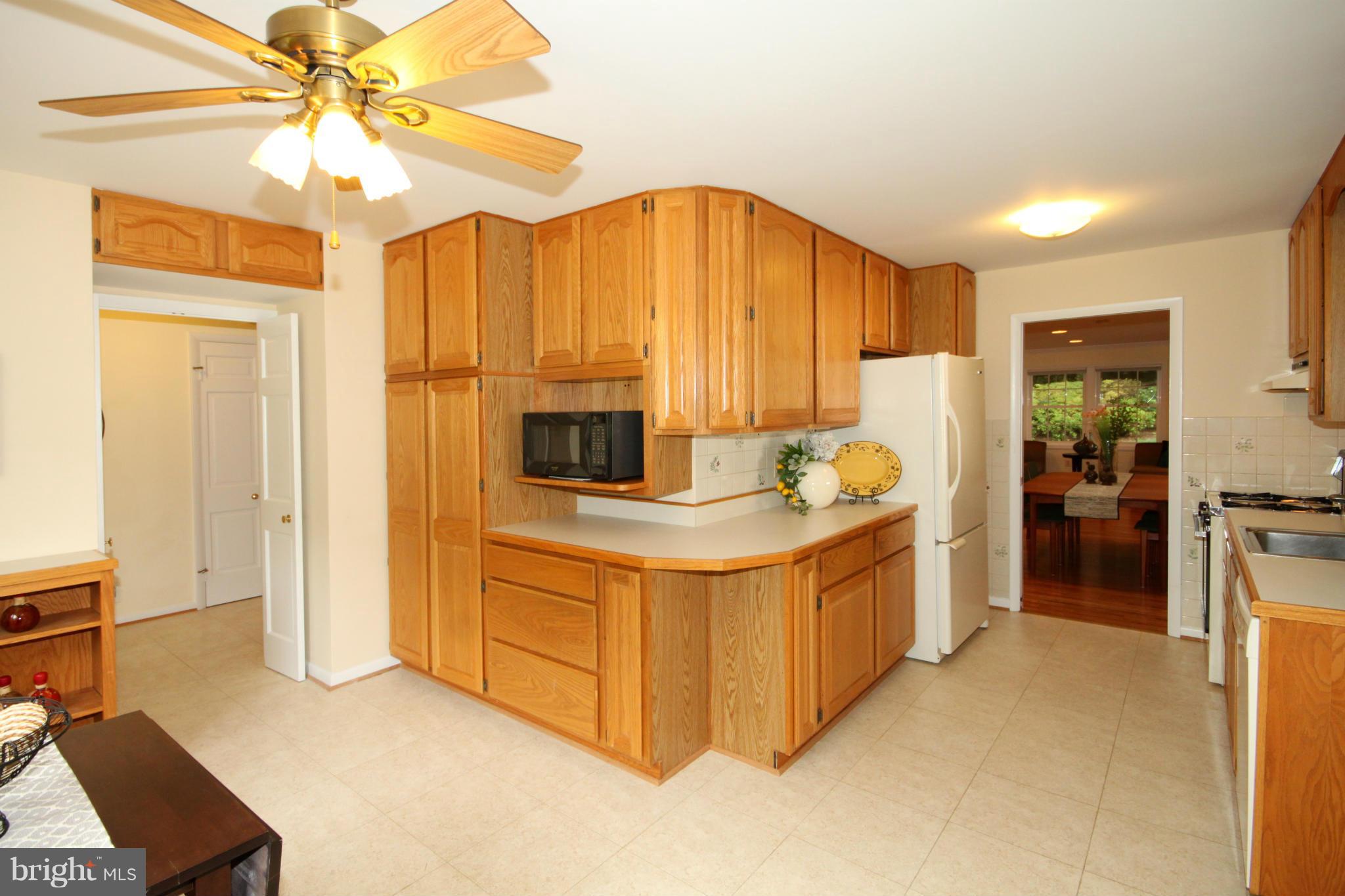 5638 Ravenel Lane Springfield, VA 22151 - Photo 9 of 30 Kitchen