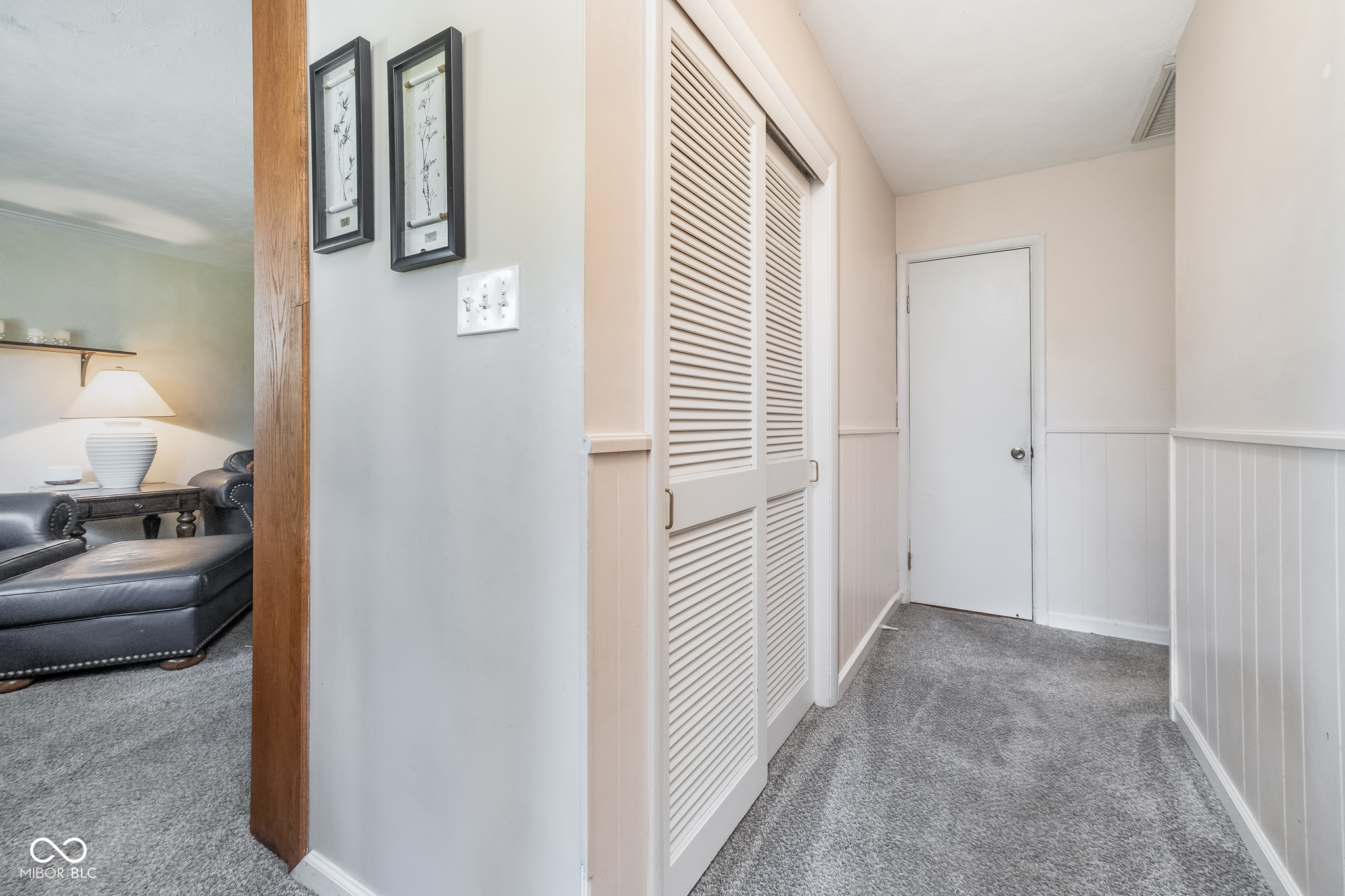 8995 Spring Mill Road Indianapolis, IN 46260 - Photo 4 of 29 Gallery Image 4