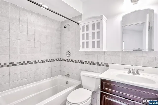 $2,850 | 41 Fairmount Avenue, Unit 17B, Hackensack, NJ 07601